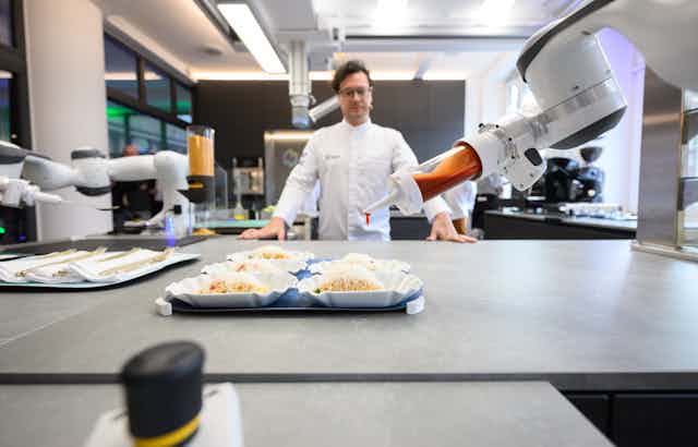 Oltre i fornelli: l’impatto sociale e culturale degli chef robot Futuro Prossimo