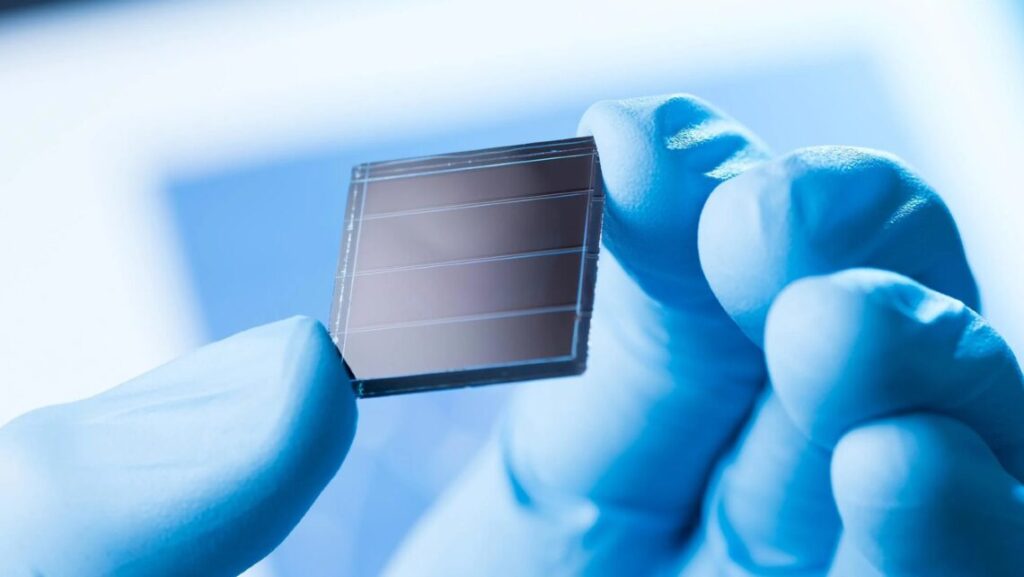 Addio vecchi fotovoltaici: la perovskite sfida ogni record energetico Futuro Prossimo