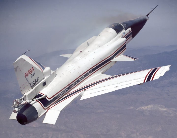 X-29: l’aereo con le ali al contrario che sfidò le leggi del volo Futuro Prossimo