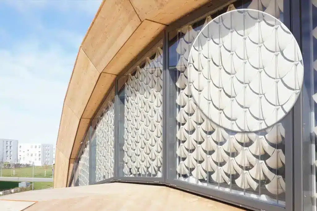 Solar Gate, ombreggiante intelligente dalla “pelle” di pigna Futuro Prossimo