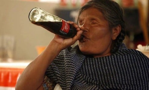 Bibite zuccherate, l’epidemia globale che nessuno vuole vedere Futuro Prossimo