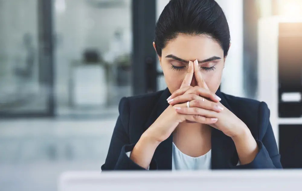 Perché la tua mente è sempre occupata? Le cause oltre lo stress Futuro Prossimo