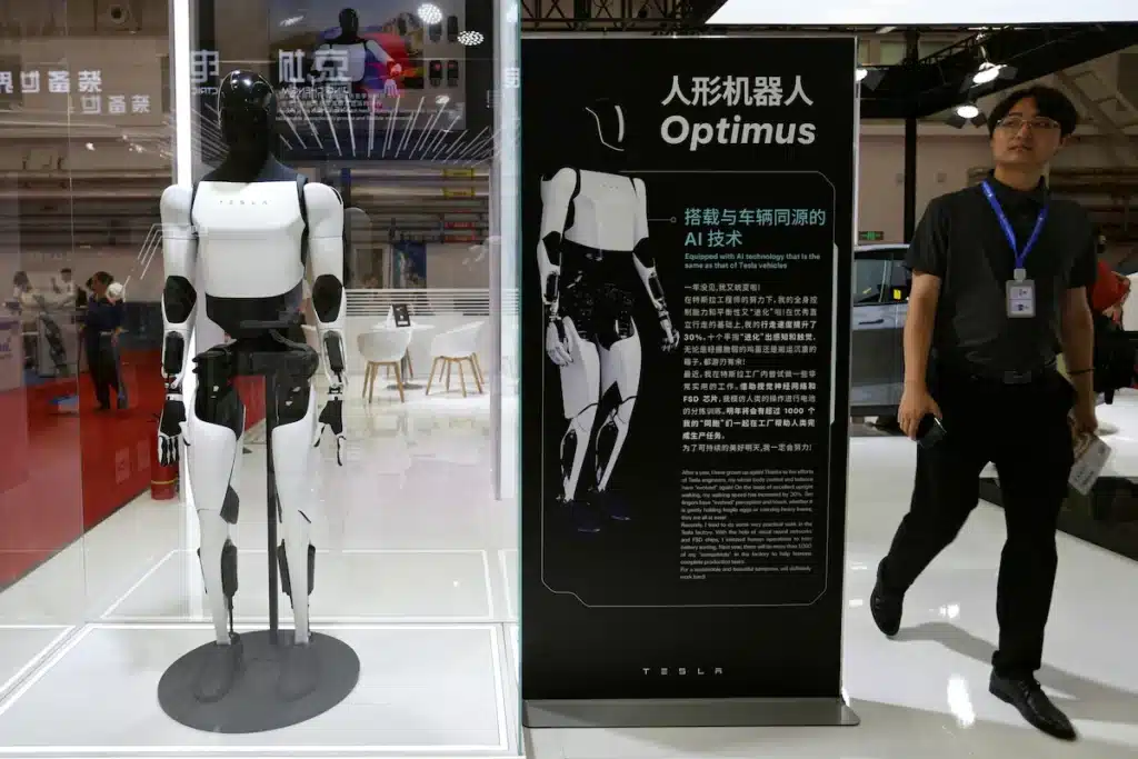 Dazi USA, arrivano guai anche per il robot Tesla Futuro Prossimo