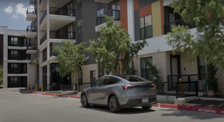 Tesla Full Self-Driving, prima volta: l’auto si consegna da sola Futuro Prossimo