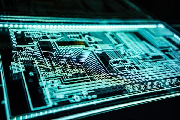 Il mondo digitale rischia il collasso: l’allarme dello studioso Futuro Prossimo