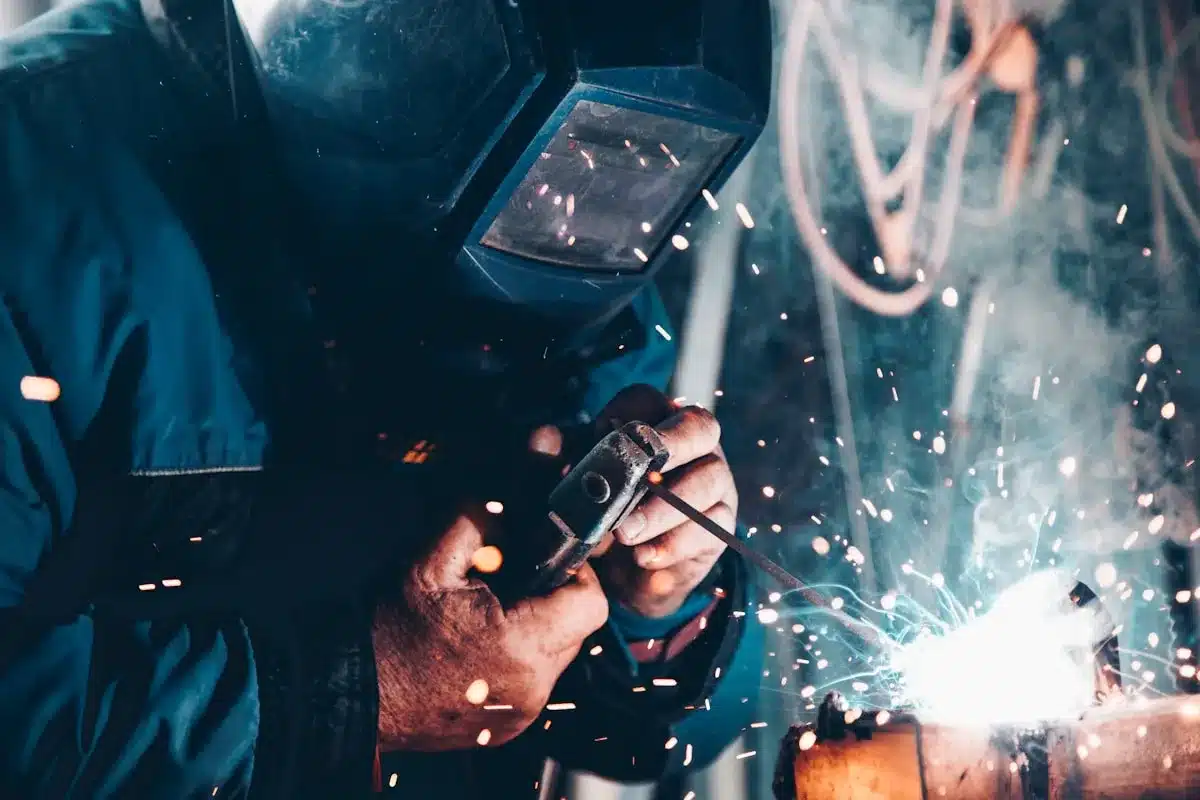 Mercato del lavoro, la Gen Z ‘snobba’ l’AI per i mestieri manuali Futuro Prossimo
