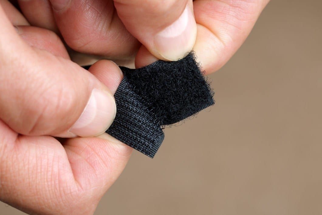 Storia del velcro: dal cestino alla Luna Futuro Prossimo