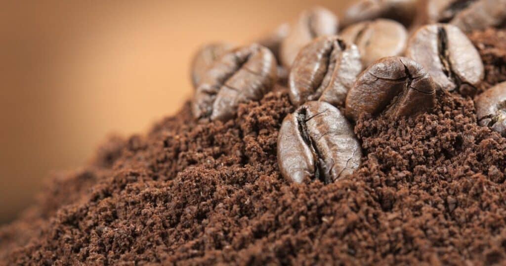 Fondi di caffè nei muri: il nuovo isolante che sfida il polistirolo Futuro Prossimo