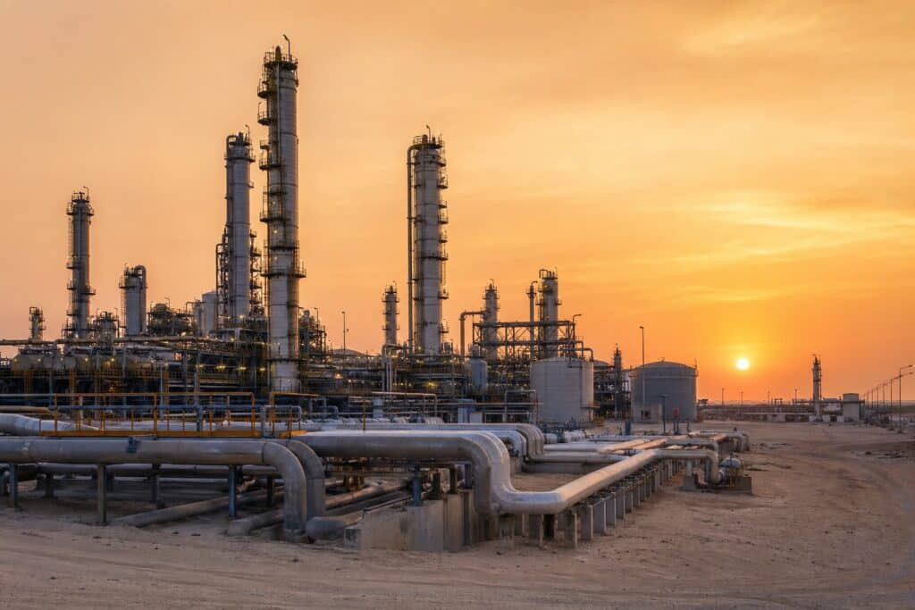 Gli Emirati Arabi lasciano l’OPEC: cambia la mappa del Petrolio Futuro Prossimo