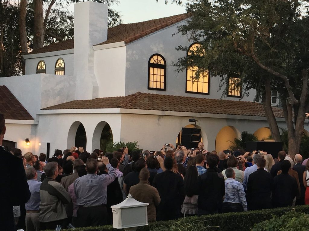 Tegole solari, Tesla si arrende: addio a Solar Roof Futuro Prossimo