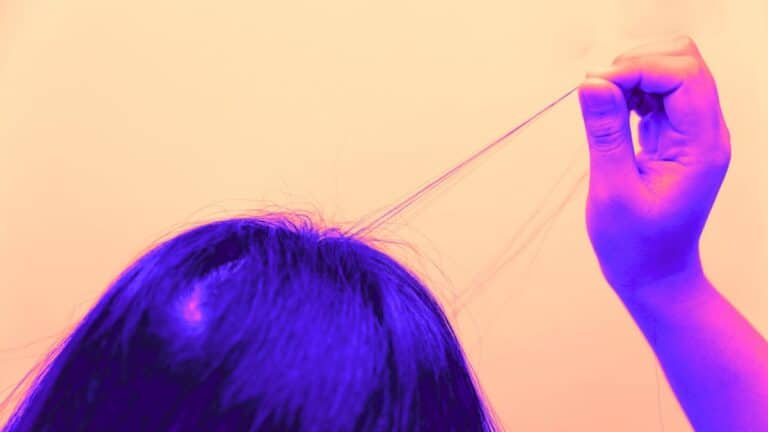 Tricotillomania, nuovo studio: la noia potrebbe essere l’innesco Futuro Prossimo