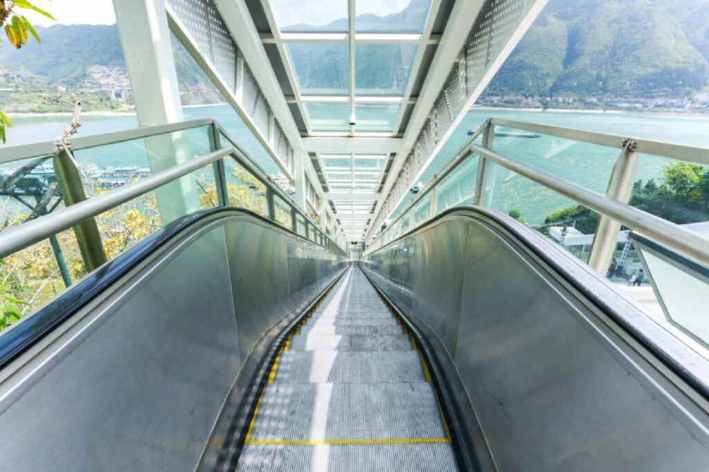 La Cina ha costruito una scala mobile di 905 metri sul Yangtze Futuro Prossimo